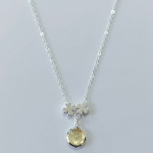 GARGANTILHA FOLHEADA A PRATA COM 50 MILÉSIMOS + VERNIZ DIAMOND CORRENTE CADEADO 45CM + EXTENSOR PINGENTE ZIRCÔNIA AMARELO 11MM E DOIS PINGENTES PRATAS PRGG001333