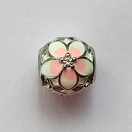 BERLOQUE EM AÇO INOXIDÁVEL 316L REDONDO COM FLORES E ZIRCÔNIAS 17MM (BQ002169) - COMPOSIÇÃO 100% AÇO INOXIDÁVEL - AÇO1085 ACBQ000044