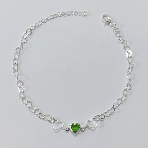 PULSEIRA FOLHEADA A PRATA COM 50 MILÉSIMOS + VERNIZ DIAMOND 16CM COM CORAÇÃO PEDRA CRISTAL VERDE E CORAÇÕES VAZADOS PRPS001005