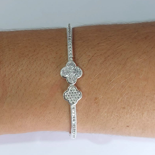 PULSEIRA (BRACELETE) FOLHEADA A PRATA COM 50 MILÉSIMOS + VERNIZ DIAMOND COM TREVOS CRAVEJADOS COM MICRO ZIRCÔNIAS PRPS001005