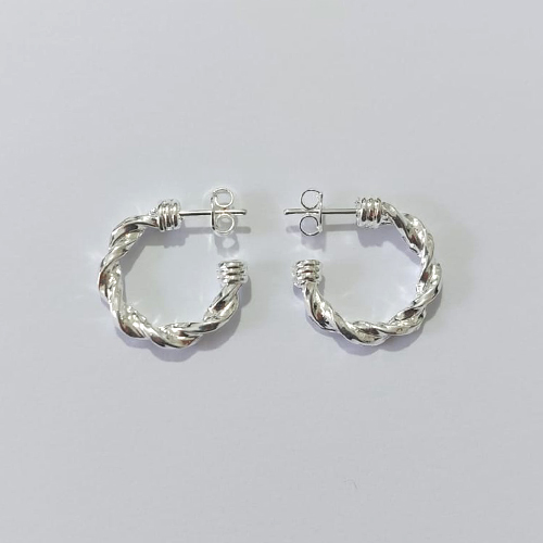 BRINCO FOLHEADO A PRATA COM 50 MILÉSIMOS + VERNIZ DIAMOND ARGOLA 18MM LARGURA 1.5MM PRBR001054