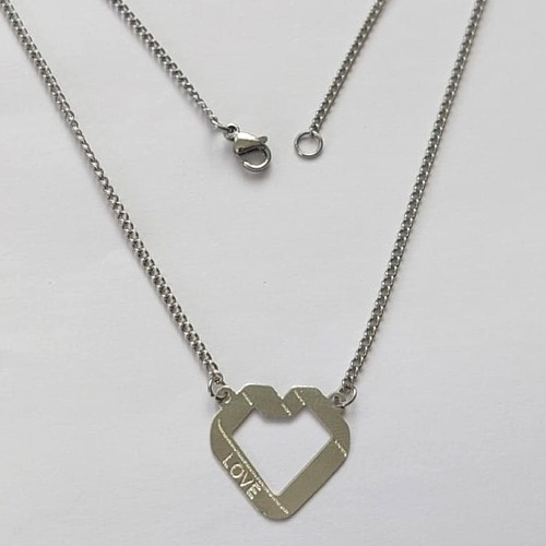 GARGANTILHA EM AÇO INOXIDÁVEL - (AÇO01) GARGANTILHA COM PINGENTE COM CORAÇÃO VAZADO COM PALAVRA LOVE - TAMANHO 50CM - FECHO LAGOSTA - COMPOSIÇÃO: AÇO INOXIDÁVEL - ACGG000186