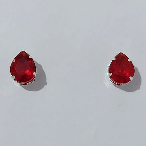 BRINCO FOLHEADO A PRATA COM 50 MILÉSIMOS + VERNIZ DIAMOND COM ZIRCÔNIA VERMELHO 8X10MM PRBR001065