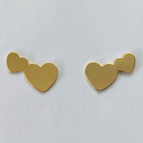 BRINCO FOLHEADO A OURO - BANHADO COM 5 MILÉSIMOS + VERNIZ DIAMOND - BRINCO DE PINO COM DOIS CORAÇÕES 10X18MM (OURO080) OUBR000137