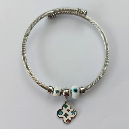 PULSEIRA (BRACELETE) EM AÇO INOXIDÁVEL- PULSEIRA COM BERLOQUES EM TREVOS - ACPS000532