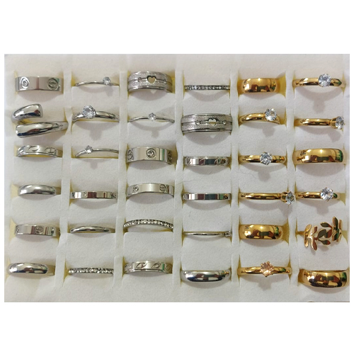 KIT ANEL E ALIANÇA EM AÇO INOXIDÁVEL E 10 EM  AÇO DOURADO MODELOS DIVERSOS E NUMERAÇÃO DE 12 ATÉ 33 KIT COM 36 UNIDADES ACKI000024 ACKI000024