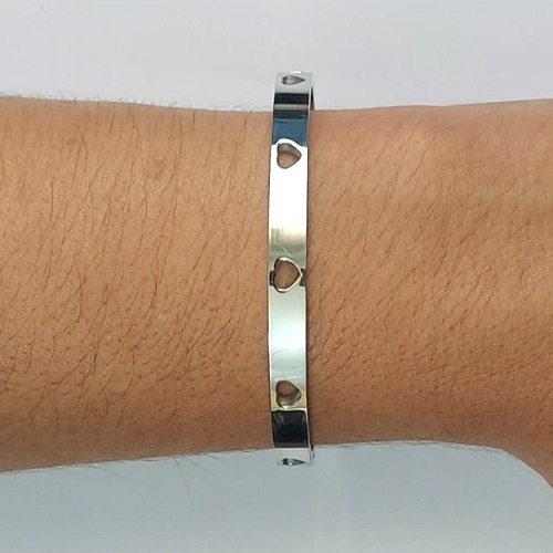 PULSEIRA (BRACELETE) EM AÇO INOXIDÁVEL - BRACELETE COM CORAÇÕES VAZADOS - ACPS000554