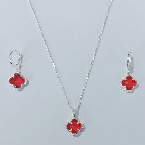 CONJUNTO FOLHEADO A PRATA COM 50 MILÉSIMOS  + VERNIZ DIAMOND CORRENTE 45CM PINGENTE E BRINCOS ARGOLA DE PRESSÃO TREVO VERMELHO VIDRO 10MM PRCJ000117