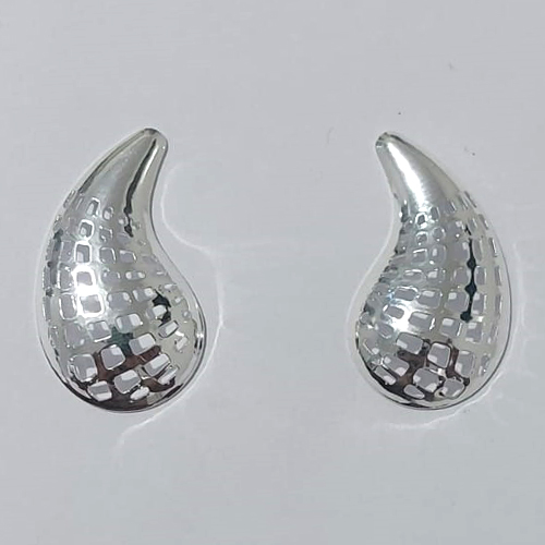 BRINCO FOLHEADO A PRATA COM 50 MILÉSIMOS + VERNIZ DIAMOND BRINCO DE PINO FORMATO GOTA VAZADAS 17MM PRBR001085