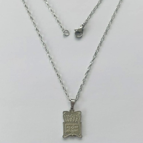 GARGANTILHA EM AÇO INOXIDÁVEL - (AÇO012) GARGANTILHA COM PINGENTE JESUS É O DONO DO LUGAR 12X19MM - COMPRIMENTO: 50CM - FECHO LAGOSTA - (AÇO1288) ACGG000208