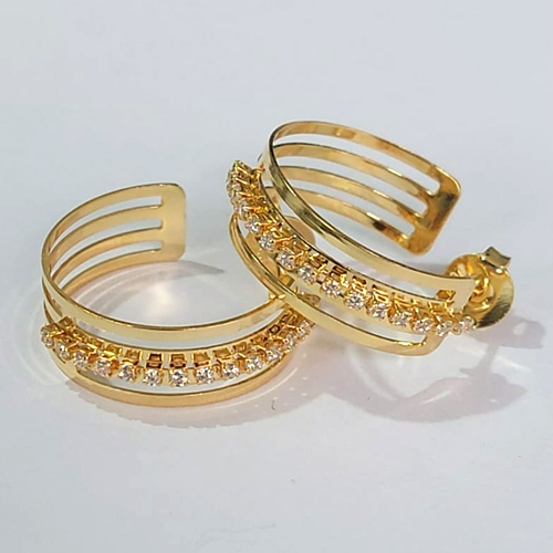 BRINCO FOLHEADO A OURO - BANHADO COM 5 MILÉSIMOS + VERNIZ DIAMOND - BRINCO ARGOLA COM MICRO ZIRCÔNIAS 23MM (OURO201) OUBR000177