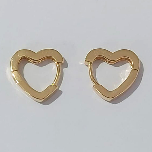 BRINCO FOLHEADO A OURO - BANHADO COM 5 MILÉSIMOS + VERNIZ DIAMOND - BRINCO ARGOLA FORMATO CORAÇÃO COM 1 FILEIRA DE MICRO ZIRCÔNIAS 13MM (OURO202) OUBR000178