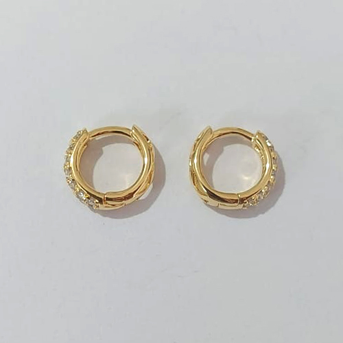 BRINCO FOLHEADO A OURO - BANHADO COM 5 MILÉSIMOS + VERNIZ DIAMOND - (AR22) BRINCO DE ARGOLA COM 2 FILEIRAS DE MICRO ZIRCÔNIAS 11MM - (OURO203) OUBR000179