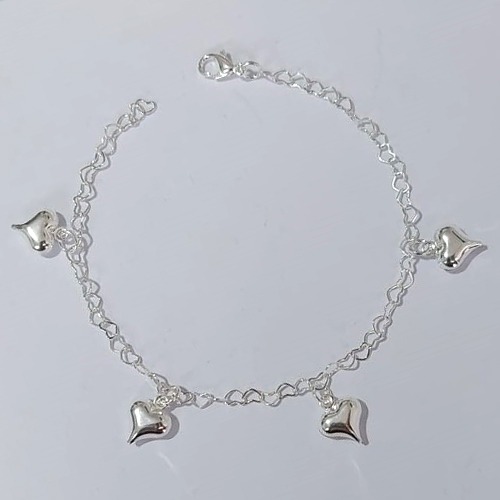 PULSEIRA FOLHEADA A PRATA COM 50 MILÉSIMOS + VERNIZ DIAMOND - PULSEIRA COM CORAÇÕES - TAMANHO: 18CM - FECHO LAGOSTA PRPS001024