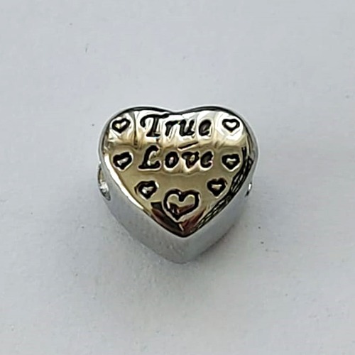 BERLOQUE EM AÇO INOXIDÁVEL PARA PULSEIRAS TIPO PANDORA - CORAÇÃO PALAVRA TRUE LOVE 10X11MM - COMPOSIÇÃO 100% AÇO INOXIDÁVEL - (AÇO1362) ACBQ000052