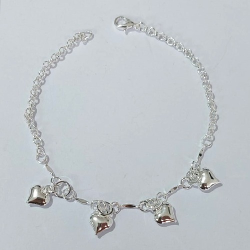 PULSEIRA FOLHEADA A PRATA COM 50 MILÉSIMOS + VERNIZ DIAMOND - PULSEIRA COM CORAÇÕES LISOS- TAMANHO: 19CM - FECHO LAGOSTA PRPS001050
