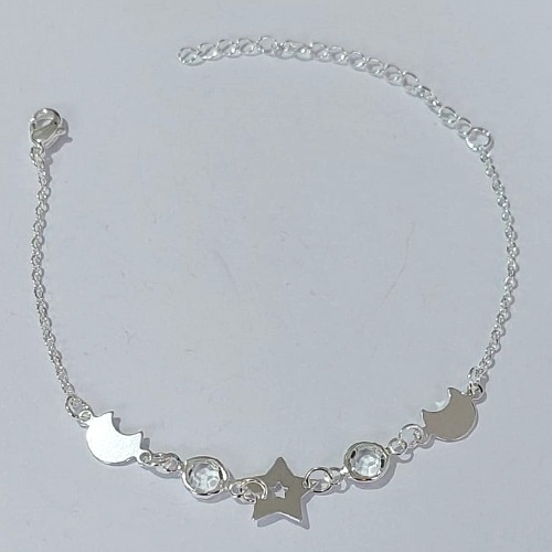 PULSEIRA FOLHEADA A PRATA COM 50 MILÉSIMOS + VERNIZ DIAMOND - PULSEIRA COM ESTRELAS E LUA E PEDRA CRISTAL- TAMANHO: 16CM + EXTENSOR - FECHO LAGOSTA PRPS001051