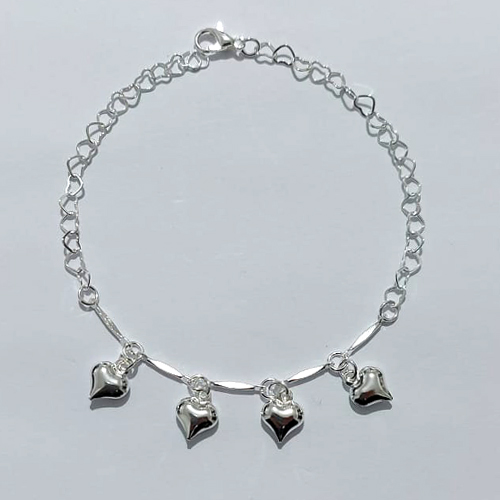 PULSEIRA FOLHEADA A PRATA COM 50 MILÉSIMOS + VERNIZ DIAMOND - PULSEIRA CORRENTE CORAÇÃO COM CORAÇÔES LISOS - TAMANHO: 19CM - FECHO LAGOSTA PRPS001062