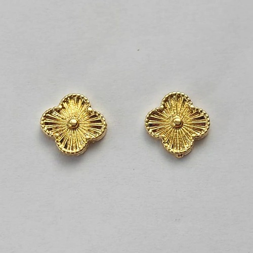 BRINCO FOLHEADO A OURO - BANHADO COM 5 MILÉSIMOS + VERNIZ DIAMOND - BRINCO DE PINO TREVO 9MM - (OURO220) OUBR000190