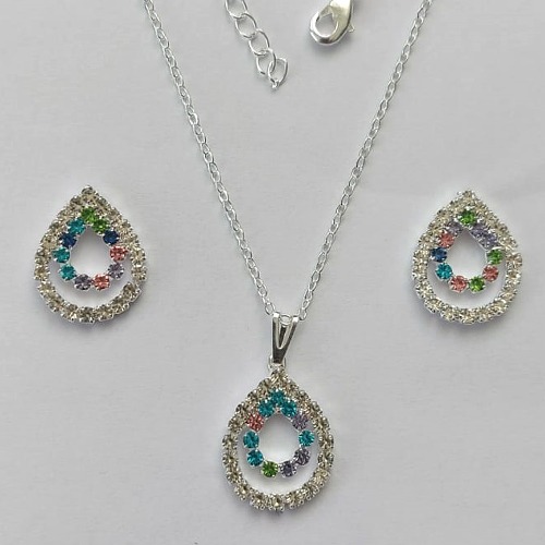CONJUNTO FOLHEADO A PRATA COM 50 MILÉSIMOS  + VERNIZ DIAMOND CORRENTE CADEADO 45CM PINGENTE E BRINCOS FORMATO GOTA VAZADAS COM CRISTAIS COLORIDOS 15X21MM (PRA029) PRCJ000126