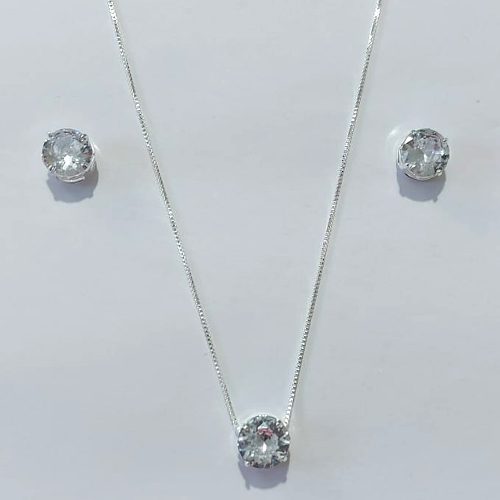 CONJUNTO FOLHEADO A PRATA COM 50 MILÉSIMOS + VERNIZ DIAMOND CORRENTE VENEZIANA 45CM PINGENTE E BRINCOS COM ZIRCÔNIAS CRISTAL 10MM PRCJ000128