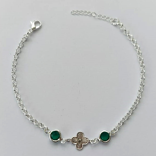 PULSEIRA FOLHEADA A PRATA COM 50 MILÉSIMOS + VERNIZ DIAMOND - PULSEIRA 18CM TREVO E PEDRAS CRISTAIS VERDE + EXTENSOR - FECHO LAGOSTA( PRA064)  PRPS001086