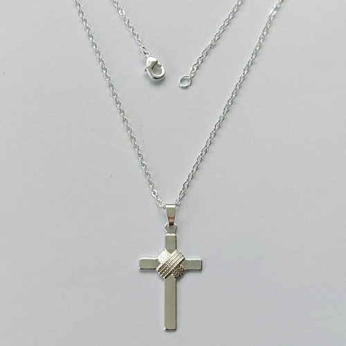 GARGANTINHA FOLHEADA A PRATA COM 50 MILÉSIMOS + VERNIZ DIAMOND CORRENTE CADEADO 45CM COM PINGENTE CRUCIFIXO DESENHADO 15X25MM (PRA068) PRGG001377