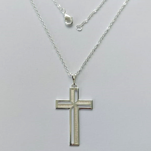 GARGANTINHA FOLHEADA A PRATA COM 50 MILÉSIMOS + VERNIZ DIAMOND CORRENTE CADEADO 45CM COM PINGENTE CRUCIFIXO DESENHADO VAZADO 21X35MM (PRA069) PRGG001378