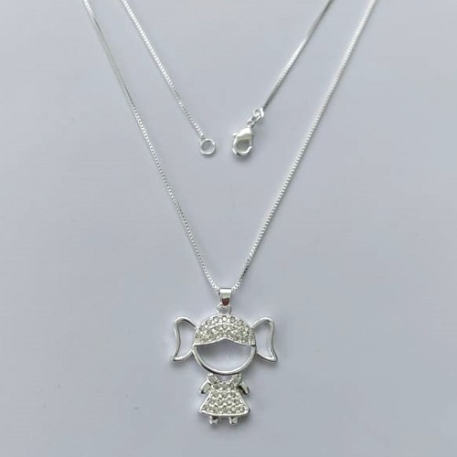 GARGANTILHA FOLHEADA A PRATA COM 50 MILÉSIMOS + VERNIZ DIAMOND - GARGANTILHA CORRENTE VENEZIANA 45CM PINGENTE MENINA COM MICRO ZIRCÔNIAS CRISTAL 24X26MM E FECHO LAGOSTA (PRA078) PRGG001379