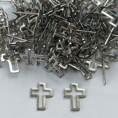 BRINCO EM AÇO INOXIDÁVEL(CX99) - BRINCO DE PINO CRUCIFIXO VAZADO 8MM - COMPOSIÇÃO: AÇO INOXIDÁVEL - (AÇO1628)ACBR000238
