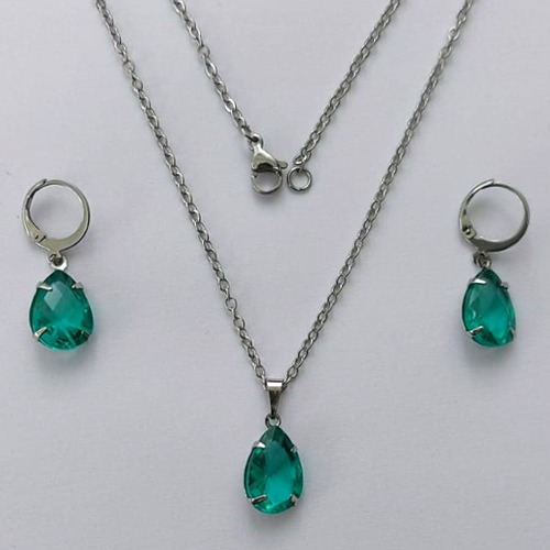 CONJUNTO EM AÇO INOXIDÁVEL - (AÇO03) CONJUNTO COM CORRENTE 50CM E BRINCOS ARGOLAS DE PRESSÃO COM PINGENTES EM ZIRCÔNIAS VERDES 10X14MM - COMPOSIÇÃO: AÇO INOXIDÁVEL - (AÇO1638)ACCJ000040