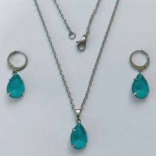 CONJUNTO EM AÇO INOXIDÁVEL - (AÇO03) CONJUNTO COM CORRENTE 50CM E BRINCOS ARGOLAS DE PRESSÃO COM PINGENTES EM RESINA VERDE 10X14MM - COMPOSIÇÃO: AÇO INOXIDÁVEL - (AÇO1650) ACCJ000051