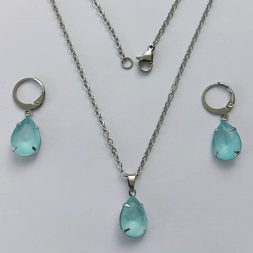 CONJUNTO EM AÇO INOXIDÁVEL - (AÇO03) CONJUNTO COM CORRENTE 50CM E BRINCOS ARGOLAS DE PRESSÃO COM PINGENTES EM RESINAS VERDES CLARAS 10X14MM - COMPOSIÇÃO: AÇO INOXIDÁVEL - (AÇO1653)ACCJ000054