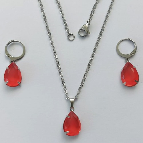 CONJUNTO EM AÇO INOXIDÁVEL - (AÇO03) CONJUNTO COM CORRENTE 50CM E BRINCOS ARGOLAS DE PRESSÃO COM PINGENTES EM RESINAS VERMELHAS 10X14MM - COMPOSIÇÃO: AÇO INOXIDÁVEL - (AÇO1654) ACCJ000055