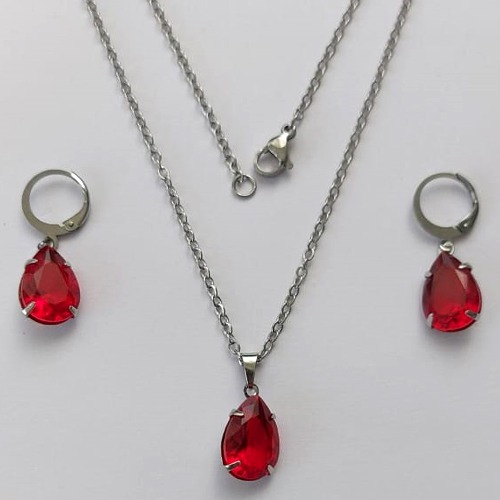 CONJUNTO EM AÇO INOXIDÁVEL - (AÇO03) CONJUNTO COM CORRENTE 50CM E BRINCOS ARGOLAS DE PRESSÃO COM PINGENTES EM ZIRCÔNIAS VERMELHAS 10X14MM - COMPOSIÇÃO: AÇO INOXIDÁVEL - (AÇO1657) ACCJ000059