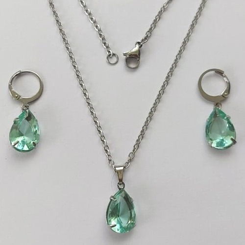 CONJUNTO EM AÇO INOXIDÁVEL - (AÇO03) CONJUNTO COM CORRENTE 50CM E BRINCOS ARGOLAS DE PRESSÃO COM PINGENTES EM ZIRCÔNIAS VERDES 10X14MM - COMPOSIÇÃO: AÇO INOXIDÁVEL - (AÇO1671)ACCJ000074
