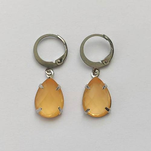 BRINCO EM AÇO INOXIDÁVEL - BRINCOS ARGOLAS DE PRESSÃO COM PINGENTES EM RESINA SALMÃO 10X14MM - COMPOSIÇÃO: AÇO INOXIDÁVEL - (AÇO1694)ACBR000255