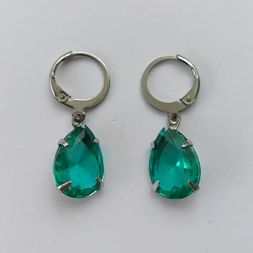 BRINCO EM AÇO INOXIDÁVEL - BRINCOS ARGOLAS DE PRESSÃO COM PINGENTES EM ZIRCÔNIAS VERDE 10X14MM - COMPOSIÇÃO: AÇO INOXIDÁVEL - (AÇO1682)ACBR000262
