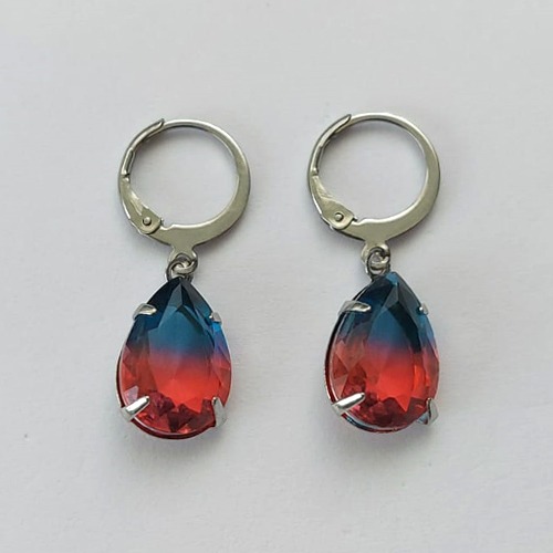 BRINCO EM AÇO INOXIDÁVEL - BRINCOS ARGOLAS DE PRESSÃO COM PINGENTES EM ZIRCÔNIAS RAINBOW 10X14MM - COMPOSIÇÃO: AÇO INOXIDÁVEL - ACBR000264