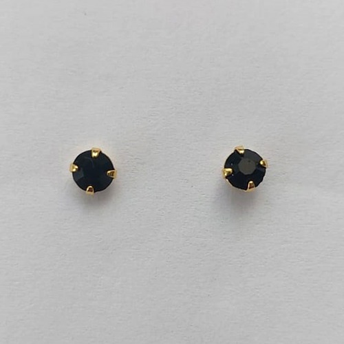 BRINCO FOLHEADO A OURO - BANHADO COM 5 MILÉSIMOS + VERNIZ DIAMOND -  BRINCO DE PINO STRASS PRETO 3MM - (OURO256)OUBR000213