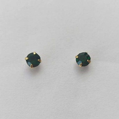 BRINCO FOLHEADO A OURO - BANHADO COM 5 MILÉSIMOS + VERNIZ DIAMOND -  BRINCO DE PINO STRASS VERDE 3MM - (OURO258) OUBR000215
