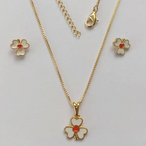 CONJUNTO FOLHEADO A OURO - BANHADO COM 5 MILÉSIMOS + VERNIZ DIAMOND - CONJUNTO INFANTIL COM CORRENTE VENEZIANA 45CM E BRINCOS DE PINO COM PINGENTES DE FLORZINHA- (OURO260) OUCJ000046
