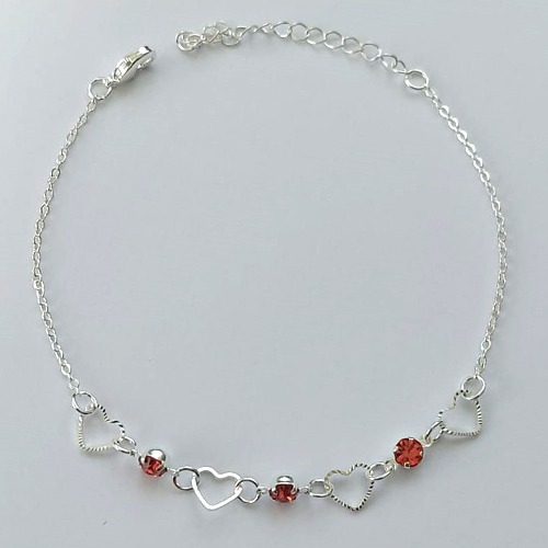 PULSEIRA FOLHEADA A PRATA COM 50 MILÉSIMOS + VERNIZ DIAMOND - PULSEIRA COM CORAÇÕES VAZADOS E STRASS ROSA - TAMANHO: 18CM + EXTENSOR E  FECHO LAGOSTA (PRA097)PRPS001104