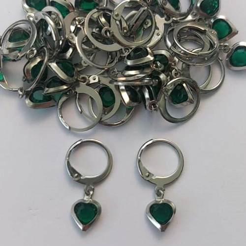 BRINCO EM AÇO INOXIDÁVEL - BRINCOS ARGOLAS DE PRESSÃO COM PINGENTE EM ZIRCÔNIA CORAÇÃO VERDE ESCURA 7X8MM - COMPOSIÇÃO: AÇO INOXIDÁVEL - (AÇO1731)- ACBR000268