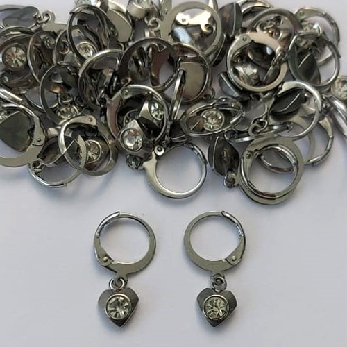 BRINCO EM AÇO INOXIDÁVEL- BRINCOS ARGOLAS DE PRESSÃO COM PINGENTE CORAÇÃO COM ZIRCÔNIA 6MM - COMPOSIÇÃO: AÇO INOXIDÁVEL - (AÇO1752)- ACBR000282