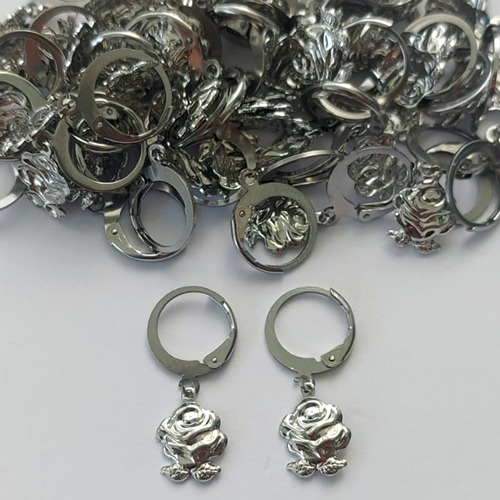 BRINCO EM AÇO INOXIDÁVEL - BRINCOS ARGOLAS DE PRESSÃO COM PINGENTE FLOR 9MM - COMPOSIÇÃO: AÇO INOXIDÁVEL - (AÇO1737)- ACBR000285