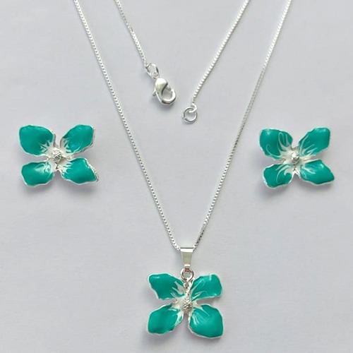 CONJUNTO FOLHEADO A PRATA COM 50 MILÉSIMOS + VERNIZ DIAMOND - CONJUNTO COM CORRENTE VENEZIANA 45CM -BRINCOS DE PINO E PINGENTES EM FLORES ESMALTADAS VERDE 16X19MM (PRA111) PRCJ000134