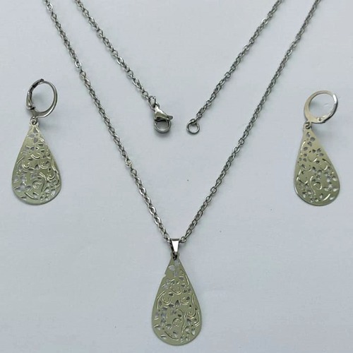 CONJUNTO EM AÇO INOXIDÁVEL - (AÇO13) GARGANTILHA COM CORRENTE 50CM E PINGENTE GOTA COM DETALHES VAZADOS 15X28MM - COMPOSIÇÃO: AÇO INOXIDÁVEL - (AÇO1793) ACCJ000082