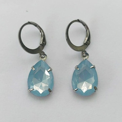BRINCO EM AÇO INOXIDÁVEL - BRINCO ARGOLINHA DE PRESSÃO COM PINGENTE EM RESINA AZUL CLARO 3X7MM - COMPOSIÇÃO: AÇO INOXIDÁVEL - (AÇO1817) ACBR000324