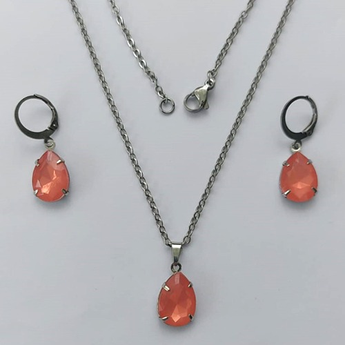 CONJUNTO EM AÇO INOXIDÁVEL - (AÇO03) GARGANTILHA COM CORRENTE 50CM E PINGENTE EM RESINA SALMÃO 3X7MM - COMPOSIÇÃO: AÇO INOXIDÁVEL - (AÇO1827)ACCJ000090